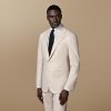 This sand suit is cut to a tailored fit, offering a slim chest and waist for a fitted silhouette and natural shoulders. Paired with straight-leg trousers featuring mid-rise and belt loops.